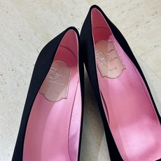 莞货 代购级 Roger Vivier 罗杰.维维亚 2026春夏新款时尚中跟水钻女鞋 RV字母logo五金方扣粗跟方 莞货 代购级 Roger Vivier 罗杰.维维亚 2026春夏新款时尚中跟水钻女鞋 RV字母logo五金方扣粗跟方