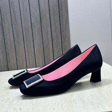 莞货 代购级 Roger Vivier 罗杰.维维亚 2026春夏新款时尚中跟水钻女鞋 RV字母logo五金方扣粗跟方 莞货 代购级 Roger Vivier 罗杰.维维亚 2026春夏新款时尚中跟水钻女鞋 RV字母logo五金方扣粗跟方