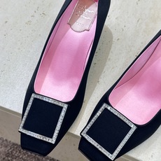 莞货 代购级 Roger Vivier 罗杰.维维亚 2026春夏新款时尚中跟水钻女鞋 RV字母logo五金方扣粗跟方 莞货 代购级 Roger Vivier 罗杰.维维亚 2026春夏新款时尚中跟水钻女鞋 RV字母logo五金方扣粗跟方