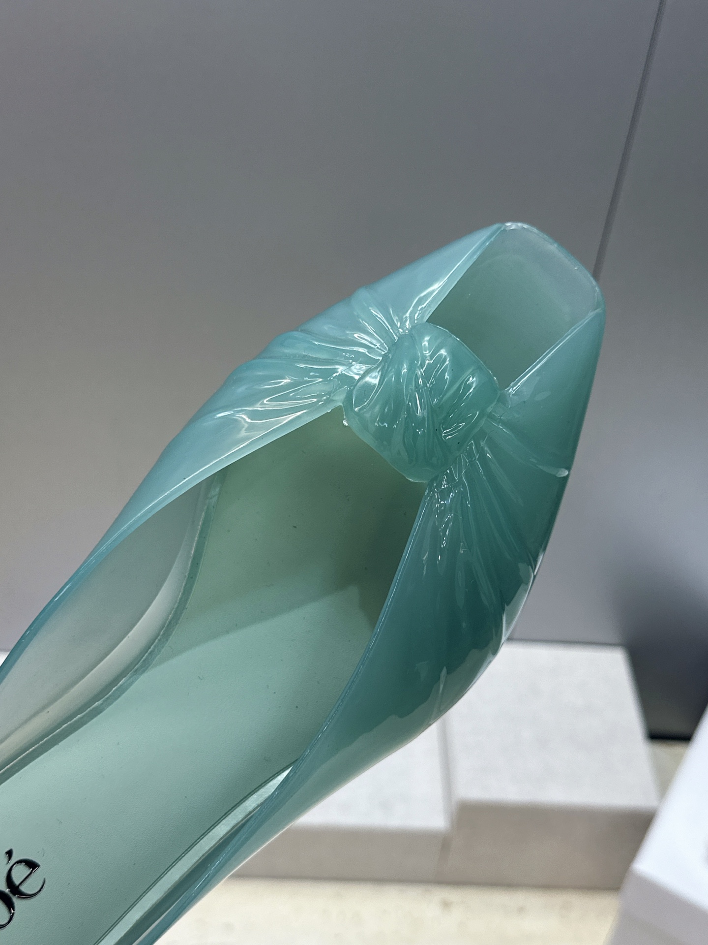 Chloe 2026春夏粗跟休闲果冻色女鞋  克洛伊字母logo中跟鱼嘴露趾凉拖鞋 材质:一体成型硫化工艺PVC科技面料