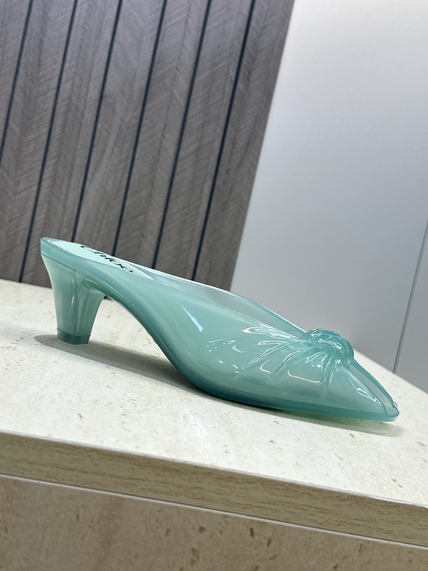Chloe 2026春夏粗跟休闲果冻色女鞋  克洛伊字母logo中跟鱼嘴露趾凉拖鞋 材质:一体成型硫化工艺PVC科技面料