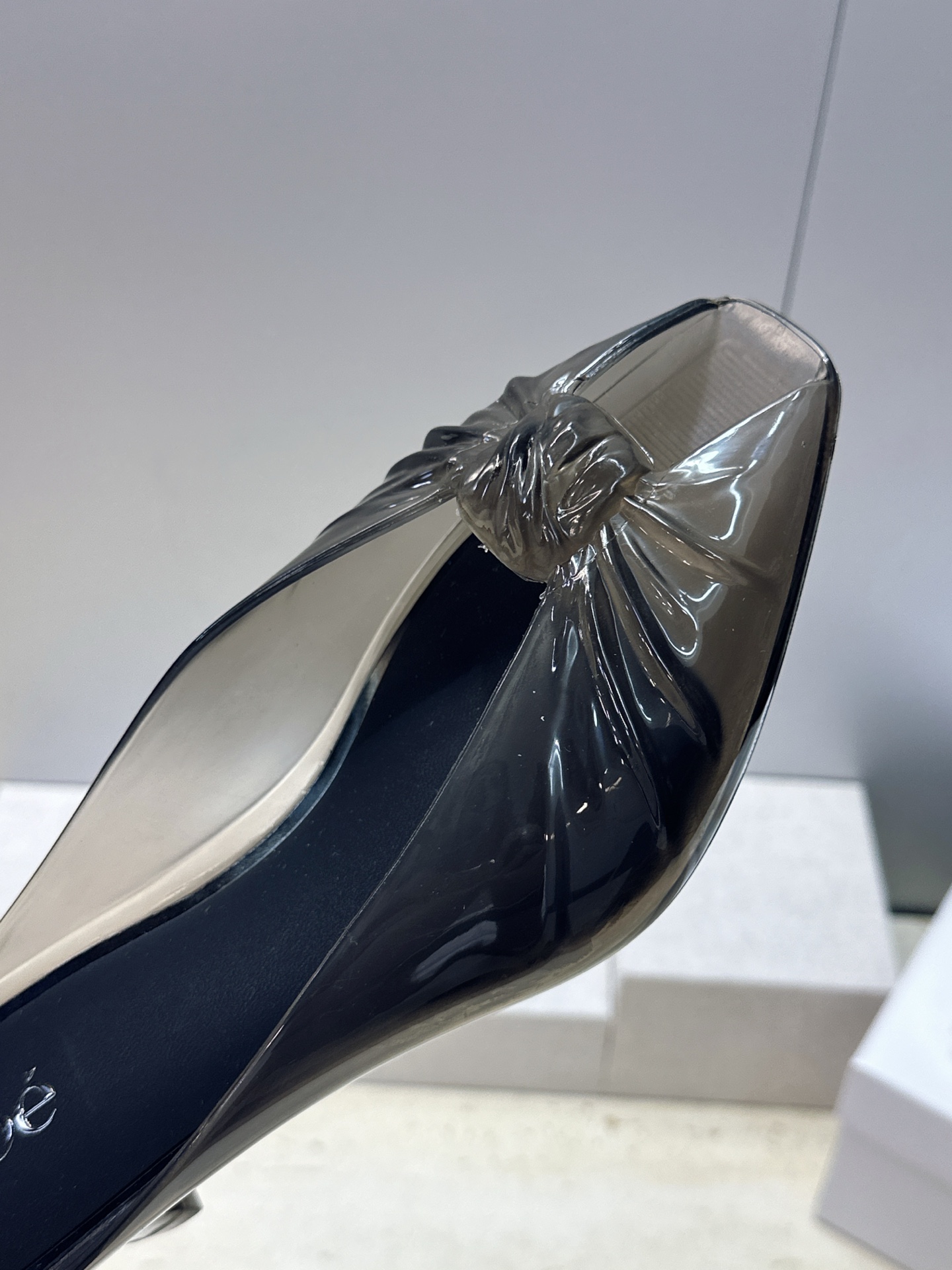 Chloe 2026春夏粗跟休闲果冻色女鞋  克洛伊字母logo中跟鱼嘴露趾凉拖鞋 材质:一体成型硫化工艺PVC科技面料