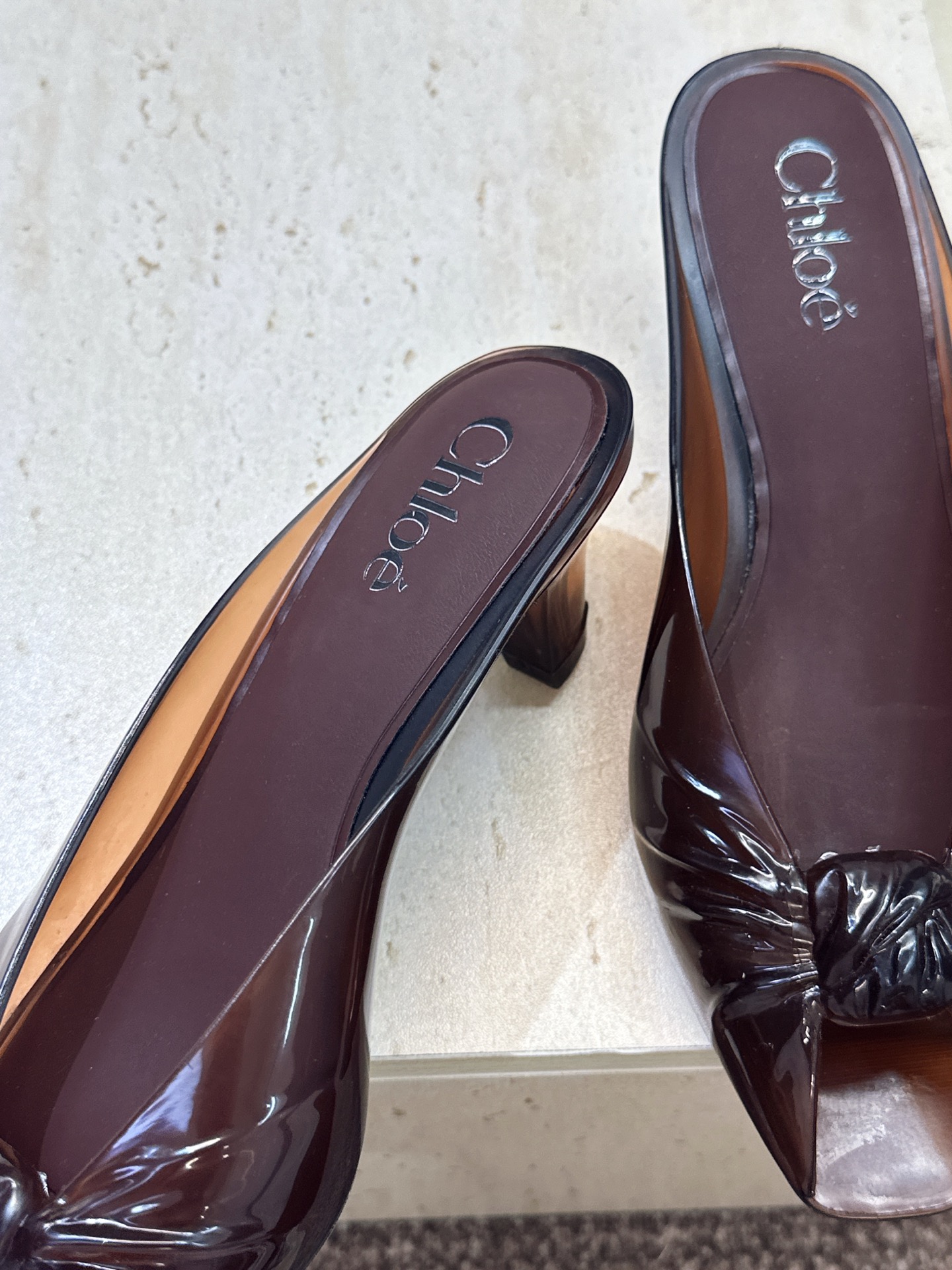 Chloe 2026春夏粗跟休闲果冻色女鞋  克洛伊字母logo中跟鱼嘴露趾凉拖鞋 材质:一体成型硫化工艺PVC科技面料