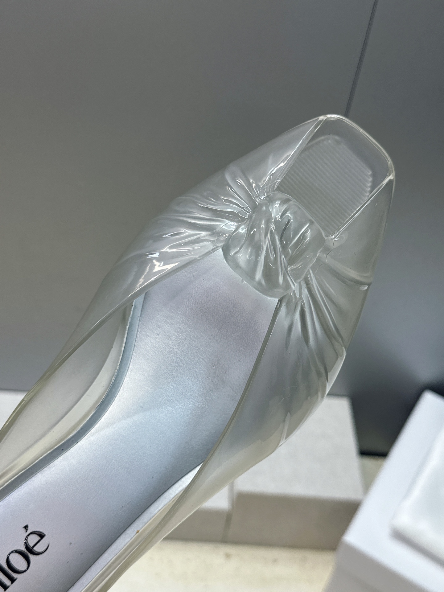 Chloe 2026春夏粗跟休闲果冻色女鞋  克洛伊字母logo中跟鱼嘴露趾凉拖鞋 材质:一体成型硫化工艺PVC科技面料
