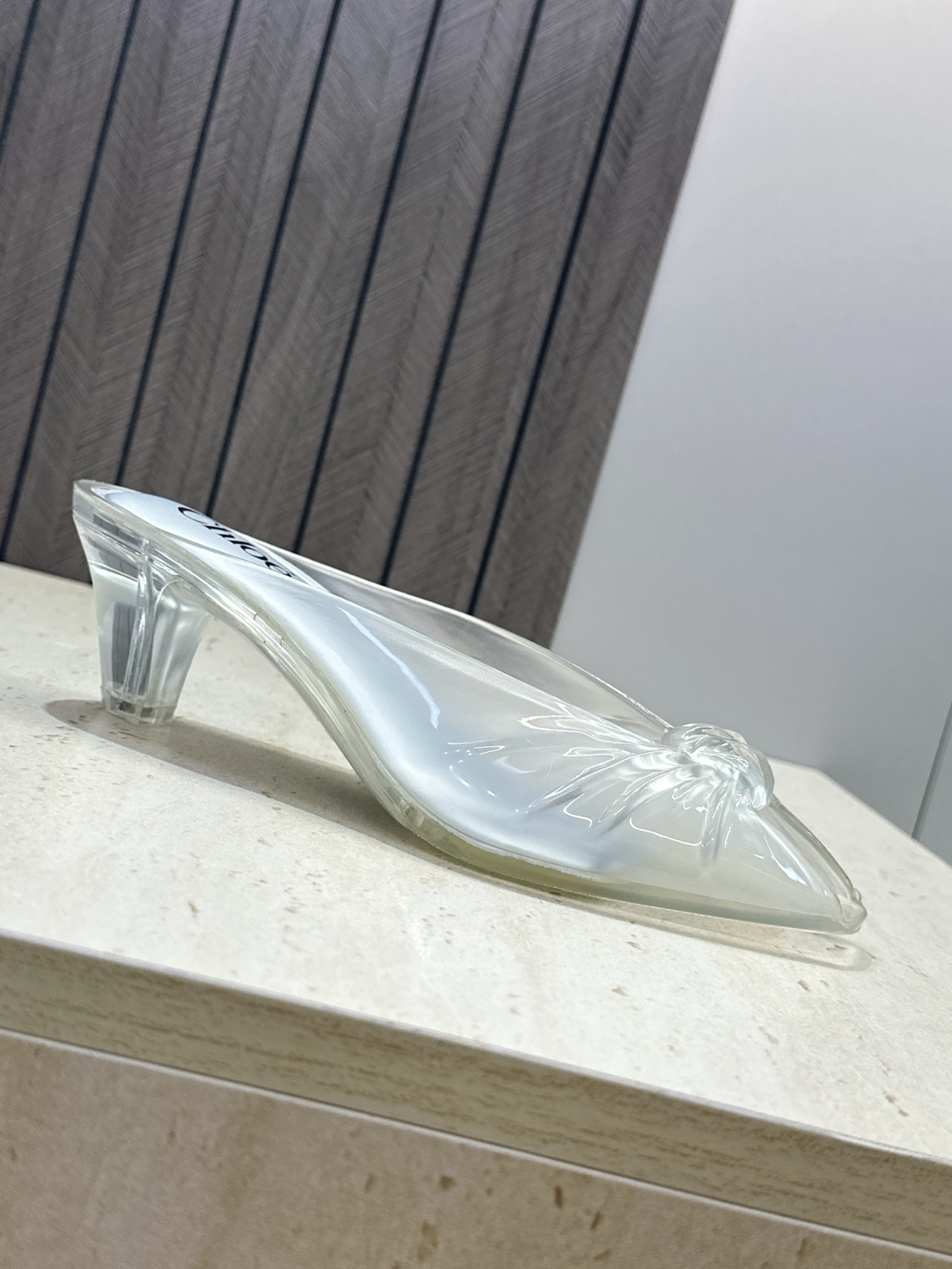 Chloe 2026春夏粗跟休闲果冻色女鞋  克洛伊字母logo中跟鱼嘴露趾凉拖鞋 材质:一体成型硫化工艺PVC科技面料