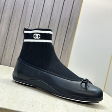 CHANEL 香奈儿2026春夏新款芭蕾舞袜子女鞋 小香双C字母logo平底圆头蝴蝶结拼色弹力靴 材质:鞋面进口小牛皮/ CHANEL 香奈儿2026春夏新款芭蕾舞袜子女鞋 小香双C字母logo平底圆头蝴蝶结拼色弹力靴 材质:鞋面进口小牛皮/