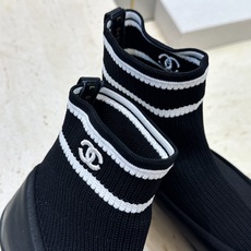 CHANEL 香奈儿2026春夏新款芭蕾舞袜子女鞋 小香双C字母logo平底圆头蝴蝶结拼色弹力靴 材质:鞋面进口小牛皮/ CHANEL 香奈儿2026春夏新款芭蕾舞袜子女鞋 小香双C字母logo平底圆头蝴蝶结拼色弹力靴 材质:鞋面进口小牛皮/