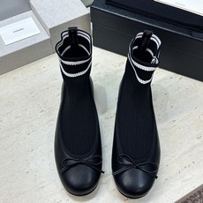 CHANEL 香奈儿2026春夏新款芭蕾舞袜子女鞋 小香双C字母logo平底圆头蝴蝶结拼色弹力靴 材质:鞋面进口小牛皮/ CHANEL 香奈儿2026春夏新款芭蕾舞袜子女鞋 小香双C字母logo平底圆头蝴蝶结拼色弹力靴 材质:鞋面进口小牛皮/