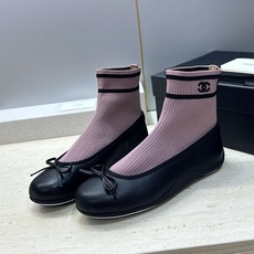 CHANEL 香奈儿2026春夏新款芭蕾舞袜子女鞋 小香双C字母logo平底圆头蝴蝶结拼色弹力靴 材质:鞋面进口小牛皮/ CHANEL 香奈儿2026春夏新款芭蕾舞袜子女鞋 小香双C字母logo平底圆头蝴蝶结拼色弹力靴 材质:鞋面进口小牛皮/