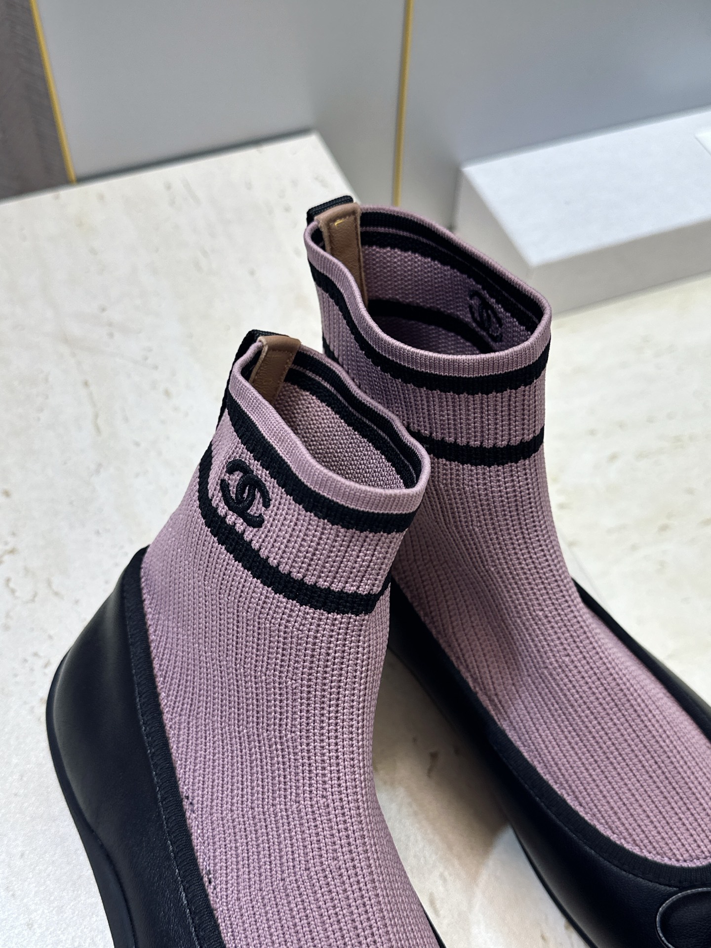 CHANEL 香奈儿2026春夏新款芭蕾舞袜子女鞋 小香双C字母logo平底圆头蝴蝶结拼色弹力靴 材质:鞋面进口小牛皮/ CHANEL 香奈儿2026春夏新款芭蕾舞袜子女鞋 小香双C字母logo平底圆头蝴蝶结拼色弹力靴 材质:鞋面进口小牛皮/