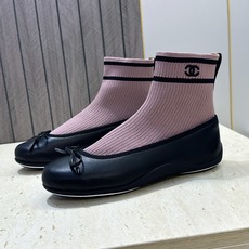 CHANEL 香奈儿2026春夏新款芭蕾舞袜子女鞋 小香双C字母logo平底圆头蝴蝶结拼色弹力靴 材质:鞋面进口小牛皮/ CHANEL 香奈儿2026春夏新款芭蕾舞袜子女鞋 小香双C字母logo平底圆头蝴蝶结拼色弹力靴 材质:鞋面进口小牛皮/