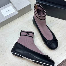 CHANEL 香奈儿2026春夏新款芭蕾舞袜子女鞋 小香双C字母logo平底圆头蝴蝶结拼色弹力靴 材质:鞋面进口小牛皮/ CHANEL 香奈儿2026春夏新款芭蕾舞袜子女鞋 小香双C字母logo平底圆头蝴蝶结拼色弹力靴 材质:鞋面进口小牛皮/