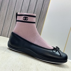 CHANEL 香奈儿2026春夏新款芭蕾舞袜子女鞋 小香双C字母logo平底圆头蝴蝶结拼色弹力靴 材质:鞋面进口小牛皮/ CHANEL 香奈儿2026春夏新款芭蕾舞袜子女鞋 小香双C字母logo平底圆头蝴蝶结拼色弹力靴 材质:鞋面进口小牛皮/