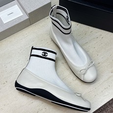 CHANEL 香奈儿2026春夏新款芭蕾舞袜子女鞋 小香双C字母logo平底圆头蝴蝶结拼色弹力靴 材质:鞋面进口小牛皮/ CHANEL 香奈儿2026春夏新款芭蕾舞袜子女鞋 小香双C字母logo平底圆头蝴蝶结拼色弹力靴 材质:鞋面进口小牛皮/