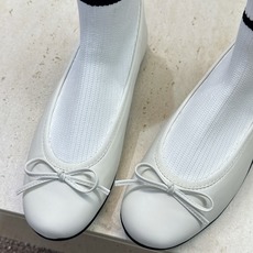 CHANEL 香奈儿2026春夏新款芭蕾舞袜子女鞋 小香双C字母logo平底圆头蝴蝶结拼色弹力靴 材质:鞋面进口小牛皮/ CHANEL 香奈儿2026春夏新款芭蕾舞袜子女鞋 小香双C字母logo平底圆头蝴蝶结拼色弹力靴 材质:鞋面进口小牛皮/
