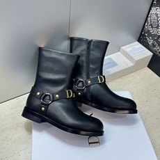 Dior 迪奥2026秋冬新款EmPreinte高定系列及裸女短靴 明星同款CD字母logo五金扣低跟圆头侧拉链机车骑士 Dior 迪奥2026秋冬新款EmPreinte高定系列及裸女短靴 明星同款CD字母logo五金扣低跟圆头侧拉链机车骑士