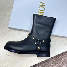 Dior 迪奥2026秋冬新款EmPreinte高定系列及裸女短靴 明星同款CD字母logo五金扣低跟圆头侧拉链机车骑士 Dior 迪奥2026秋冬新款EmPreinte高定系列及裸女短靴 明星同款CD字母logo五金扣低跟圆头侧拉链机车骑士