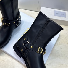 Dior 迪奥2026秋冬新款EmPreinte高定系列及裸女短靴 明星同款CD字母logo五金扣低跟圆头侧拉链机车骑士 Dior 迪奥2026秋冬新款EmPreinte高定系列及裸女短靴 明星同款CD字母logo五金扣低跟圆头侧拉链机车骑士