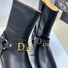 Dior 迪奥2026秋冬新款EmPreinte高定系列及裸女短靴 明星同款CD字母logo五金扣低跟圆头侧拉链机车骑士 Dior 迪奥2026秋冬新款EmPreinte高定系列及裸女短靴 明星同款CD字母logo五金扣低跟圆头侧拉链机车骑士