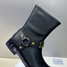 Dior 迪奥2026秋冬新款EmPreinte高定系列及裸女短靴 明星同款CD字母logo五金扣低跟圆头侧拉链机车骑士 Dior 迪奥2026秋冬新款EmPreinte高定系列及裸女短靴 明星同款CD字母logo五金扣低跟圆头侧拉链机车骑士