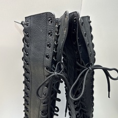 DIOR 迪奥 2026秋冬走秀海报新款D-Road高定系列后拉链过膝机车女长靴 CD字母logo厚底圆头低跟系带高筒骑 DIOR 迪奥 2026秋冬走秀海报新款D-Road高定系列后拉链过膝机车女长靴 CD字母logo厚底圆头低跟系带高筒骑