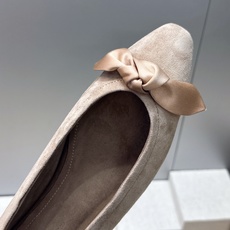 LORO PIANA 诺悠.翩雅 2026春夏新款平底蝴蝶结女鞋 LP字母logo平底尖头拼色单鞋 材质:鞋面进口羊猄 LORO PIANA 诺悠.翩雅 2026春夏新款平底蝴蝶结女鞋 LP字母logo平底尖头拼色单鞋 材质:鞋面进口羊猄
