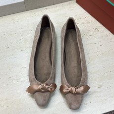 LORO PIANA 诺悠.翩雅 2026春夏新款平底蝴蝶结女鞋 LP字母logo平底尖头拼色单鞋 材质:鞋面进口羊猄 LORO PIANA 诺悠.翩雅 2026春夏新款平底蝴蝶结女鞋 LP字母logo平底尖头拼色单鞋 材质:鞋面进口羊猄