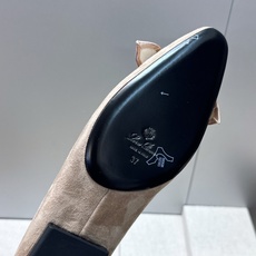 LORO PIANA 诺悠.翩雅 2026春夏新款平底蝴蝶结女鞋 LP字母logo平底尖头拼色单鞋 材质:鞋面进口羊猄 LORO PIANA 诺悠.翩雅 2026春夏新款平底蝴蝶结女鞋 LP字母logo平底尖头拼色单鞋 材质:鞋面进口羊猄