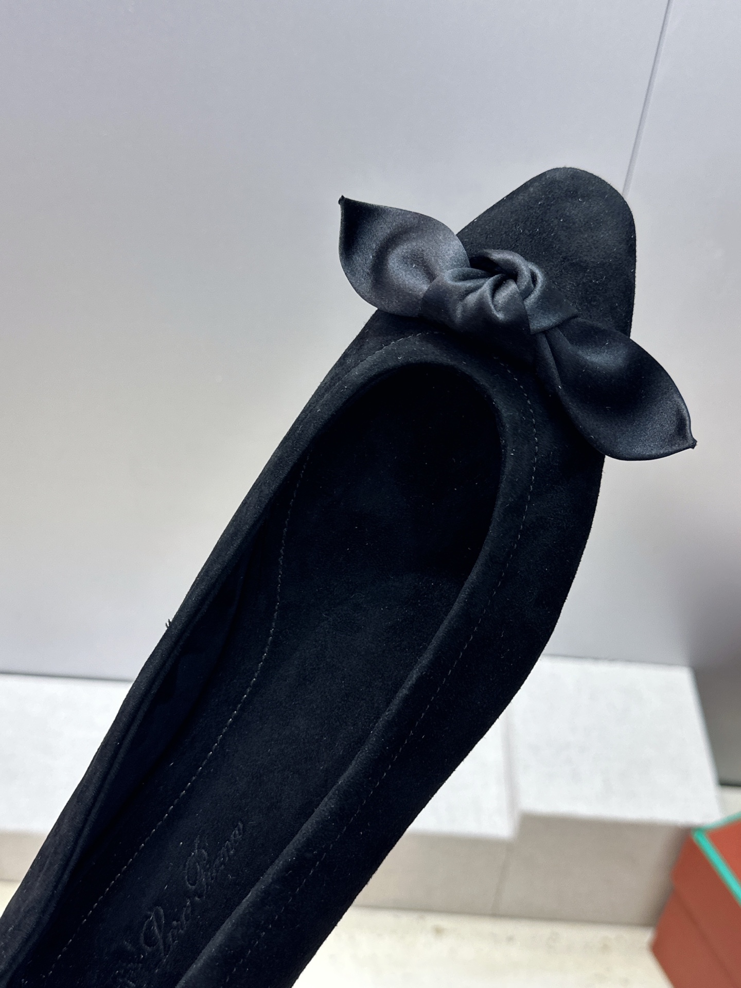LORO PIANA 诺悠.翩雅 2026春夏新款平底蝴蝶结女鞋 LP字母logo平底尖头拼色单鞋 材质:鞋面进口羊猄 LORO PIANA 诺悠.翩雅 2026春夏新款平底蝴蝶结女鞋 LP字母logo平底尖头拼色单鞋 材质:鞋面进口羊猄