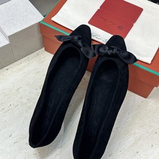 LORO PIANA 诺悠.翩雅 2026春夏新款平底蝴蝶结女鞋 LP字母logo平底尖头拼色单鞋 材质:鞋面进口羊猄 LORO PIANA 诺悠.翩雅 2026春夏新款平底蝴蝶结女鞋 LP字母logo平底尖头拼色单鞋 材质:鞋面进口羊猄