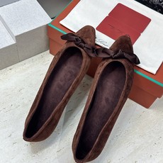 LORO PIANA 诺悠.翩雅 2026春夏新款平底蝴蝶结女鞋 LP字母logo平底尖头拼色单鞋 材质:鞋面进口羊猄 LORO PIANA 诺悠.翩雅 2026春夏新款平底蝴蝶结女鞋 LP字母logo平底尖头拼色单鞋 材质:鞋面进口羊猄