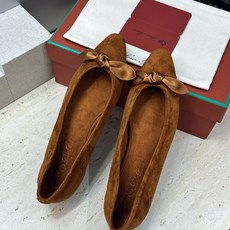 LORO PIANA 诺悠.翩雅 2026春夏新款平底蝴蝶结女鞋 LP字母logo平底尖头拼色单鞋 材质:鞋面进口羊猄 LORO PIANA 诺悠.翩雅 2026春夏新款平底蝴蝶结女鞋 LP字母logo平底尖头拼色单鞋 材质:鞋面进口羊猄