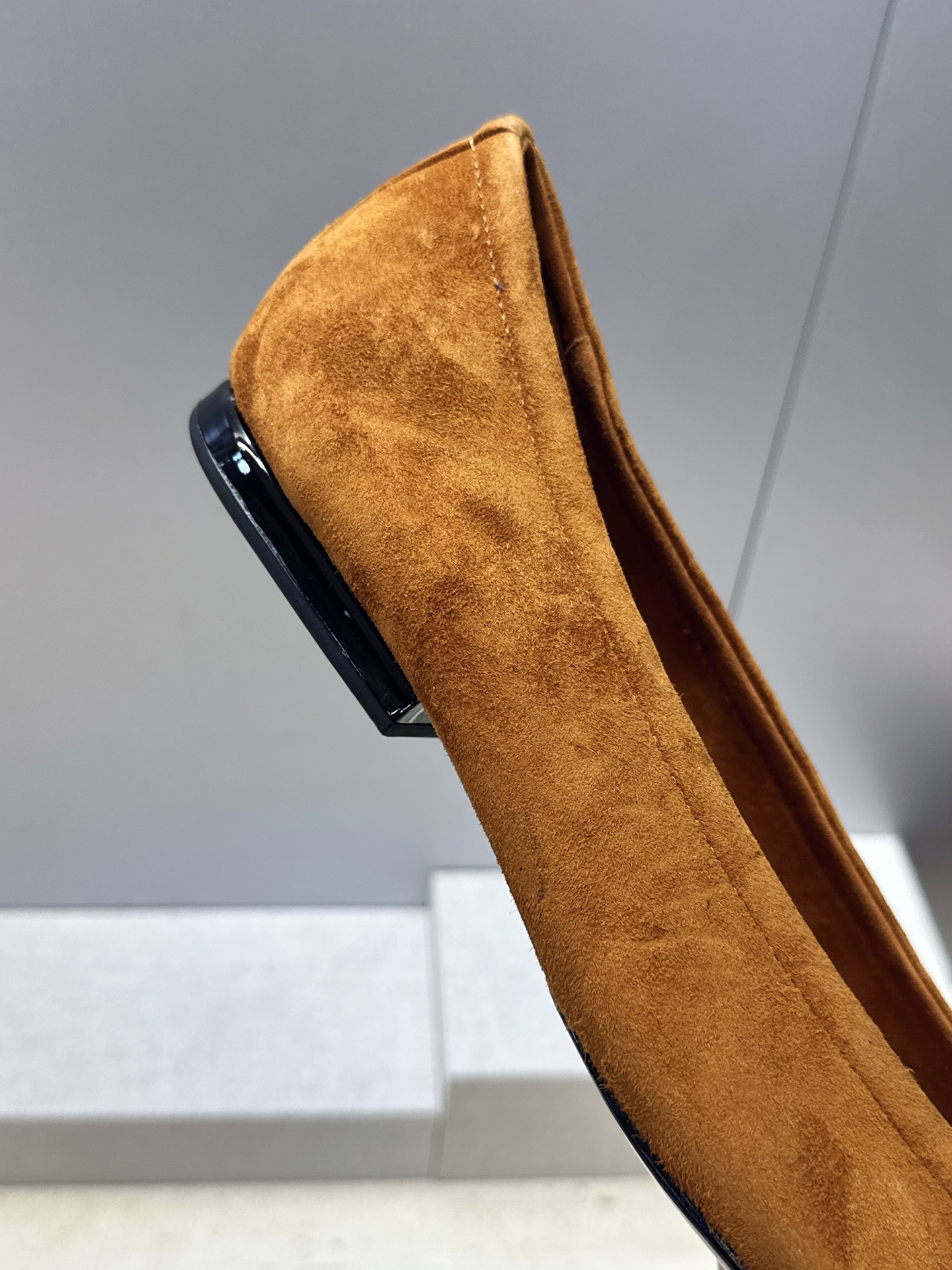 LORO PIANA 诺悠.翩雅 2026春夏新款平底蝴蝶结女鞋 LP字母logo平底尖头拼色单鞋 材质:鞋面进口羊猄 LORO PIANA 诺悠.翩雅 2026春夏新款平底蝴蝶结女鞋 LP字母logo平底尖头拼色单鞋 材质:鞋面进口羊猄