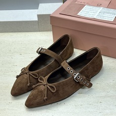 Miumiu 2026早春新款蝴蝶结芭蕾舞女鞋 缪缪字母logo五金扣平底尖头玛丽珍单鞋 材质:鞋面进口羊猄皮+水染羊皮 Miumiu 2026早春新款蝴蝶结芭蕾舞女鞋 缪缪字母logo五金扣平底尖头玛丽珍单鞋 材质:鞋面进口羊猄皮+水染羊皮