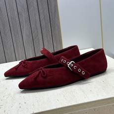 Miumiu 2026早春新款蝴蝶结芭蕾舞女鞋 缪缪字母logo五金扣平底尖头玛丽珍单鞋 材质:鞋面进口羊猄皮+水染羊皮 Miumiu 2026早春新款蝴蝶结芭蕾舞女鞋 缪缪字母logo五金扣平底尖头玛丽珍单鞋 材质:鞋面进口羊猄皮+水染羊皮