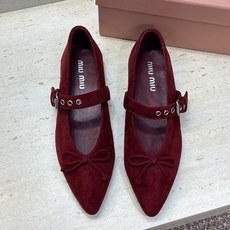 Miumiu 2026早春新款蝴蝶结芭蕾舞女鞋 缪缪字母logo五金扣平底尖头玛丽珍单鞋 材质:鞋面进口羊猄皮+水染羊皮 Miumiu 2026早春新款蝴蝶结芭蕾舞女鞋 缪缪字母logo五金扣平底尖头玛丽珍单鞋 材质:鞋面进口羊猄皮+水染羊皮