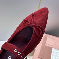 Miumiu 2026早春新款蝴蝶结芭蕾舞女鞋 缪缪字母logo五金扣平底尖头玛丽珍单鞋 材质:鞋面进口羊猄皮+水染羊皮 Miumiu 2026早春新款蝴蝶结芭蕾舞女鞋 缪缪字母logo五金扣平底尖头玛丽珍单鞋 材质:鞋面进口羊猄皮+水染羊皮