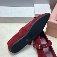 Miumiu 2026早春新款蝴蝶结芭蕾舞女鞋 缪缪字母logo五金扣平底尖头玛丽珍单鞋 材质:鞋面进口羊猄皮+水染羊皮 Miumiu 2026早春新款蝴蝶结芭蕾舞女鞋 缪缪字母logo五金扣平底尖头玛丽珍单鞋 材质:鞋面进口羊猄皮+水染羊皮