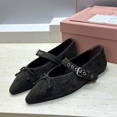 Miumiu 2026早春新款蝴蝶结芭蕾舞女鞋 缪缪字母logo五金扣平底尖头玛丽珍单鞋 材质:鞋面进口羊猄皮+水染羊皮 Miumiu 2026早春新款蝴蝶结芭蕾舞女鞋 缪缪字母logo五金扣平底尖头玛丽珍单鞋 材质:鞋面进口羊猄皮+水染羊皮