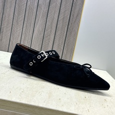 Miumiu 2026早春新款蝴蝶结芭蕾舞女鞋 缪缪字母logo五金扣平底尖头玛丽珍单鞋 材质:鞋面进口羊猄皮+水染羊皮 Miumiu 2026早春新款蝴蝶结芭蕾舞女鞋 缪缪字母logo五金扣平底尖头玛丽珍单鞋 材质:鞋面进口羊猄皮+水染羊皮