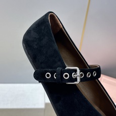 Miumiu 2026早春新款蝴蝶结芭蕾舞女鞋 缪缪字母logo五金扣平底尖头玛丽珍单鞋 材质:鞋面进口羊猄皮+水染羊皮 Miumiu 2026早春新款蝴蝶结芭蕾舞女鞋 缪缪字母logo五金扣平底尖头玛丽珍单鞋 材质:鞋面进口羊猄皮+水染羊皮