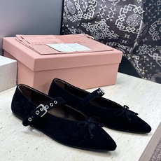 Miumiu 2026早春新款蝴蝶结芭蕾舞女鞋 缪缪字母logo五金扣平底尖头玛丽珍单鞋 材质:鞋面进口羊猄皮+水染羊皮 Miumiu 2026早春新款蝴蝶结芭蕾舞女鞋 缪缪字母logo五金扣平底尖头玛丽珍单鞋 材质:鞋面进口羊猄皮+水染羊皮