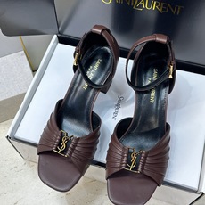 SAINT LAURENT PARIS 圣罗兰2026春夏新款中跟女鞋 YSL字母logo五金扣粗跟圆头露趾后包凉鞋 SAINT LAURENT PARIS 圣罗兰2026春夏新款中跟女鞋 YSL字母logo五金扣粗跟圆头露趾后包凉鞋