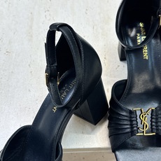 SAINT LAURENT PARIS 圣罗兰2026春夏新款中跟女鞋 YSL字母logo五金扣粗跟圆头露趾后包凉鞋 SAINT LAURENT PARIS 圣罗兰2026春夏新款中跟女鞋 YSL字母logo五金扣粗跟圆头露趾后包凉鞋