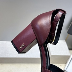 SAINT LAURENT PARIS 圣罗兰2026春夏新款中跟女鞋 YSL字母logo五金扣粗跟圆头露趾后包凉鞋 SAINT LAURENT PARIS 圣罗兰2026春夏新款中跟女鞋 YSL字母logo五金扣粗跟圆头露趾后包凉鞋