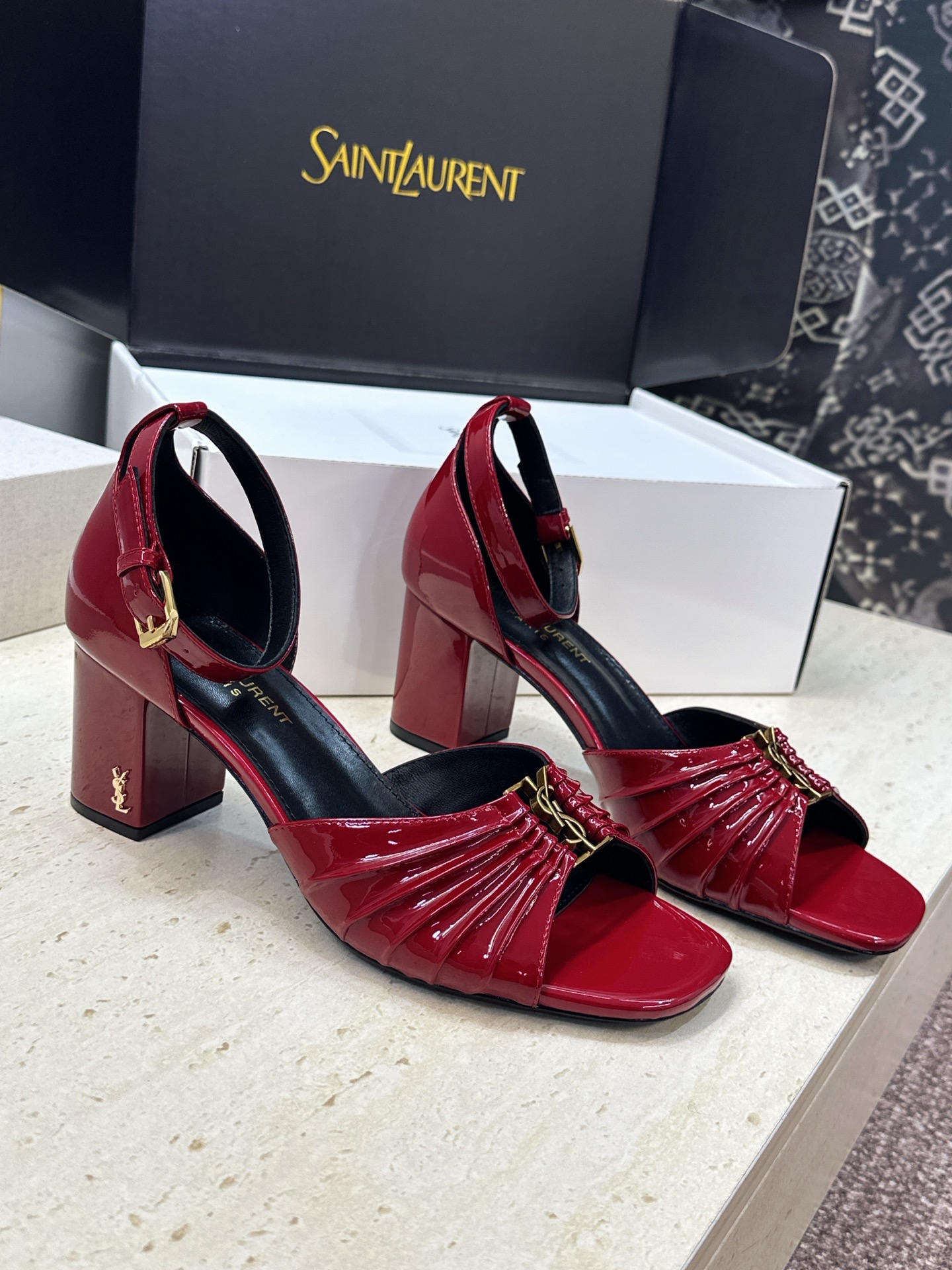 SAINT LAURENT PARIS 圣罗兰2026春夏新款中跟女鞋  YSL字母logo五金扣粗跟圆头露趾后包凉鞋 