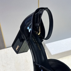 SAINT LAURENT PARIS 圣罗兰2026春夏新款中跟女鞋 YSL字母logo五金扣粗跟圆头露趾后包凉鞋 SAINT LAURENT PARIS 圣罗兰2026春夏新款中跟女鞋 YSL字母logo五金扣粗跟圆头露趾后包凉鞋