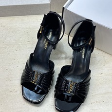 SAINT LAURENT PARIS 圣罗兰2026春夏新款中跟女鞋 YSL字母logo五金扣粗跟圆头露趾后包凉鞋 SAINT LAURENT PARIS 圣罗兰2026春夏新款中跟女鞋 YSL字母logo五金扣粗跟圆头露趾后包凉鞋