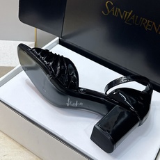 SAINT LAURENT PARIS 圣罗兰2026春夏新款中跟女鞋 YSL字母logo五金扣粗跟圆头露趾后包凉鞋 SAINT LAURENT PARIS 圣罗兰2026春夏新款中跟女鞋 YSL字母logo五金扣粗跟圆头露趾后包凉鞋