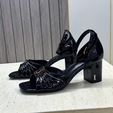 SAINT LAURENT PARIS 圣罗兰2026春夏新款中跟女鞋 YSL字母logo五金扣粗跟圆头露趾后包凉鞋 SAINT LAURENT PARIS 圣罗兰2026春夏新款中跟女鞋 YSL字母logo五金扣粗跟圆头露趾后包凉鞋
